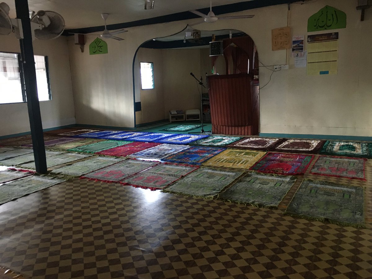 akhifairuz_'s tweet photo. Ada sebuah masjid di perkampungan atas air di Semporna perlukan bantuan kita guys! Sejak ia dibina 30 tahun yg lepas, tak pernah lagi dibaik pulih secara besar-besaran.
FYI, masjid ini telah alami pelbagai masalah terutama bahagian pendawaian. Bila2 masa je boleh terbakar. https://t.co/r2trGRyGba