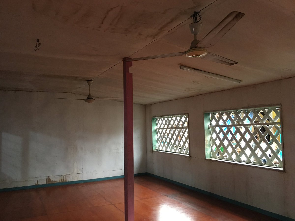 akhifairuz_'s tweet photo. Ada sebuah masjid di perkampungan atas air di Semporna perlukan bantuan kita guys! Sejak ia dibina 30 tahun yg lepas, tak pernah lagi dibaik pulih secara besar-besaran.
FYI, masjid ini telah alami pelbagai masalah terutama bahagian pendawaian. Bila2 masa je boleh terbakar. https://t.co/r2trGRyGba
