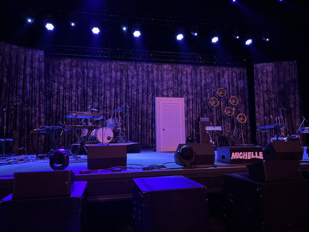 sooymoni's tweet photo. barricade for mitski 🥺 https://t.co/GHUgJsU1Cr