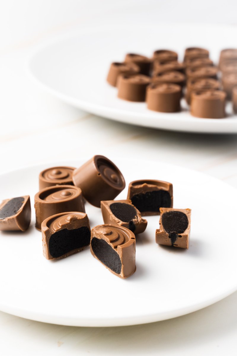 chocolatesie's tweet photo. "Poésie
#Chocolate #chocolat #chocolatlitteraire #chocolatpoetique #chocolatdelecture  #swiss #chocolatesie #swisschocolate #cacao #sustainable #cocoa #organic #luxury #luxe #lecture #lire #poesie #poetry #art #gourmet #livre #poemes #livres https://t.co/zqVgFwpZHm