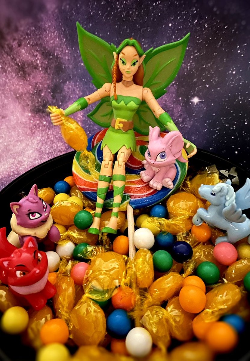 Neopets's tweet photo. I don’t know how I’m going to eat all this, but I’m excited to try! If you tell me your favourite candy, maybe I’ll share! 🍬 #IllusenDay2022 https://t.co/6rWWtM1sa1