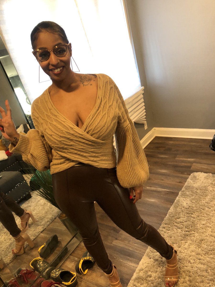 real2shoes's tweet photo. My sister really are…… THAT! Idk what else to say forreal #davisfam https://t.co/Iejj5PSlLU