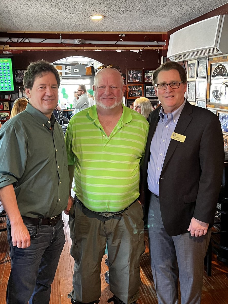 Great afternoon with @JudgeBobWinkler and Ret. <a href="/CincyPD/">Cincinnati Police Department</a> Officer Pat Galligan at the Silver Spring House for the Montgomery Chamber of Commerce. Happy St. Patrick’s Day to all! ☘️
