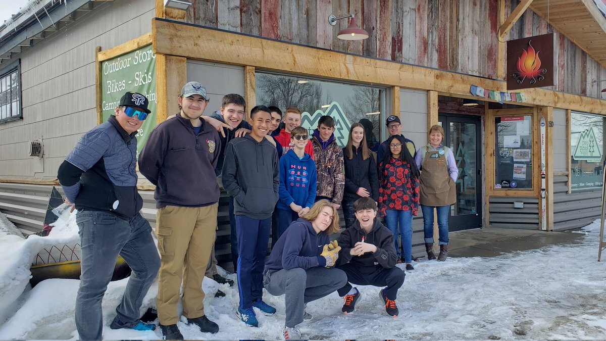 MiddleParkHS's tweet photo. Thanks to #TwoPines for hosting our Outdoor Survival Skills class and teaching them about the "10 Essentials"! Located on main street in Granby ♥️ https://t.co/TKZJmpFI08