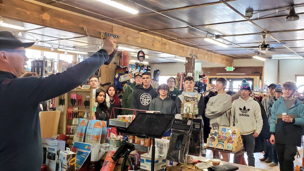 MiddleParkHS's tweet photo. Thanks to #TwoPines for hosting our Outdoor Survival Skills class and teaching them about the "10 Essentials"! Located on main street in Granby ♥️ https://t.co/TKZJmpFI08