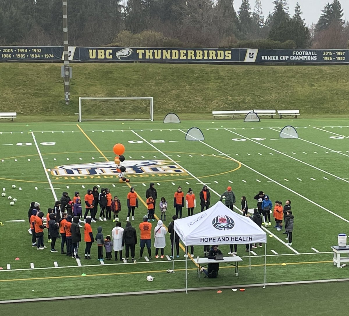 HopeandHealth4l's tweet photo. Another amazing Spring Break Boot Camp session today- featuring special guest mentor & dear friend @D6MERIT sharing stories + leadership pillars. What an exciting first week of #changinglives in partnership with @ubcwsoc 🧡🤩⚽️✨ #champions #onemindoneheart https://t.co/7aKmzLRPbB