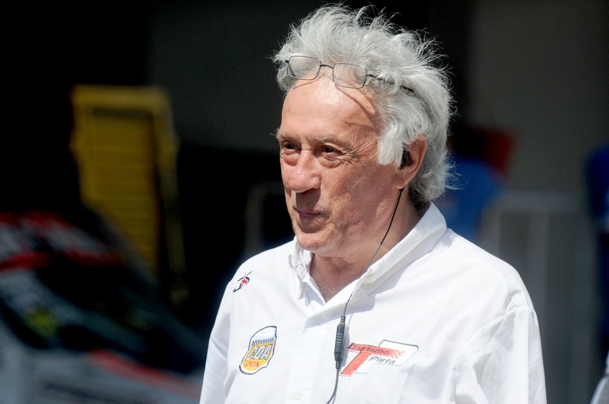 Siempre contemplando todo lo que pasaba en las carreras de <a href="/TurismoPista/">Turismo Pista</a>  , que Dios te tenga en la Gloria y estarás siempre en nuestros corazones.