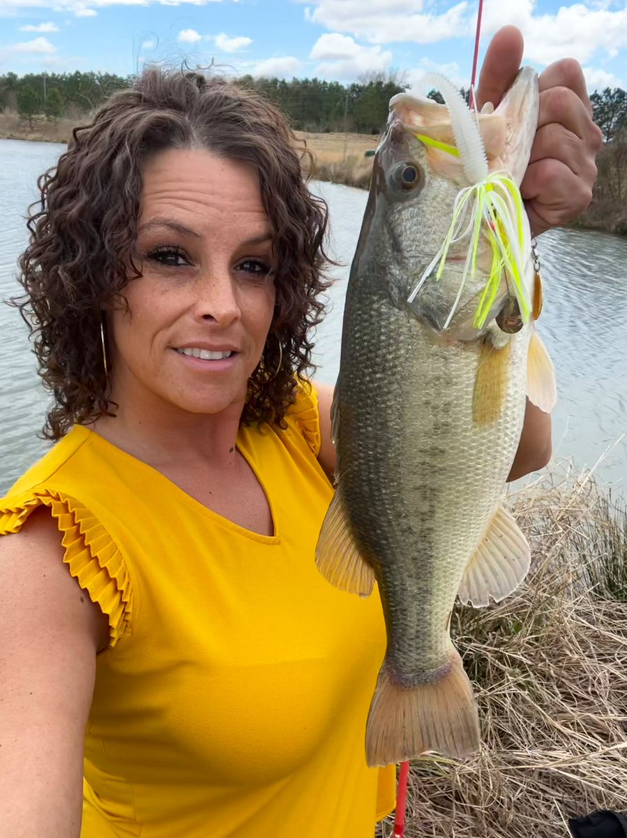 “May your blessings outnumber
the shamrocks that grow. And may trouble avoid you wherever you go.” #irishblessing #stpatricksday #bassfishing #airrusrods #lewsfishing #hiseas #booyah #spinnerbait #ragetail #rageswimmer #largemouthbass #catchandrelease #womenmakingwaves