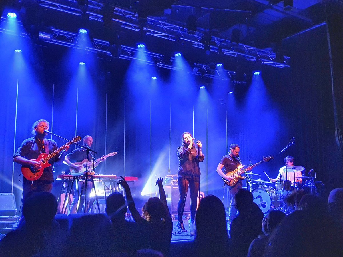 MarieRijn's tweet photo. Deze had ik graag gefotografeerd met mijn camera📷: @intlovers in @DeHellingNL . Fantastisch❤
#intergalacticlovers #dehelling #belgie https://t.co/3CObks1gzh