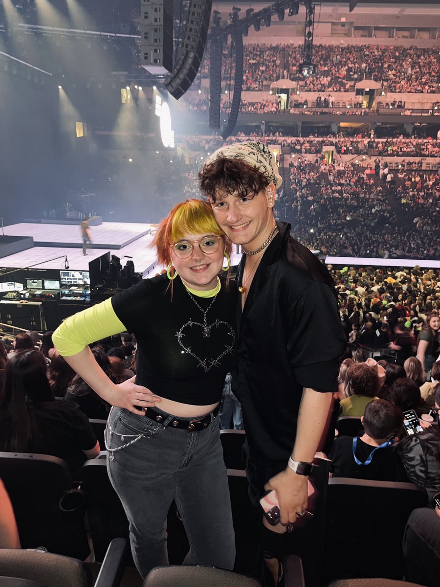 folieajune's tweet photo. had such a great time at the billie eilish concert 💚
#HTE #HTEOmaha #htetour #BillieEilish https://t.co/2DahOIgsHO
