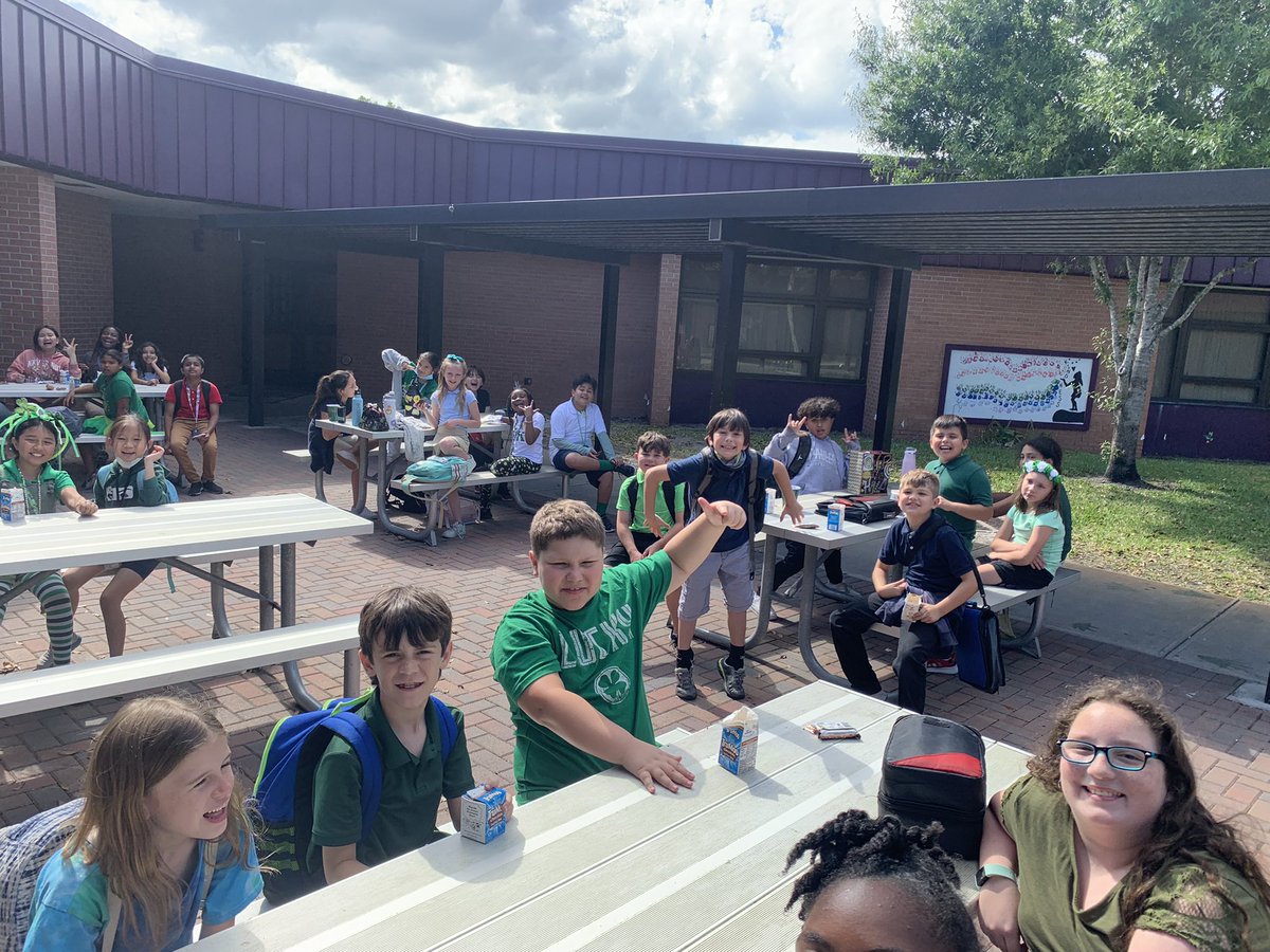 MyGESGators's tweet photo. Last day of Glendale University Part 2! Our kids and teachers have worked so hard! 💚💜#NoPlacelikeGlendale #GameonforLearning @IRCSchools https://t.co/fUn8SatqeO