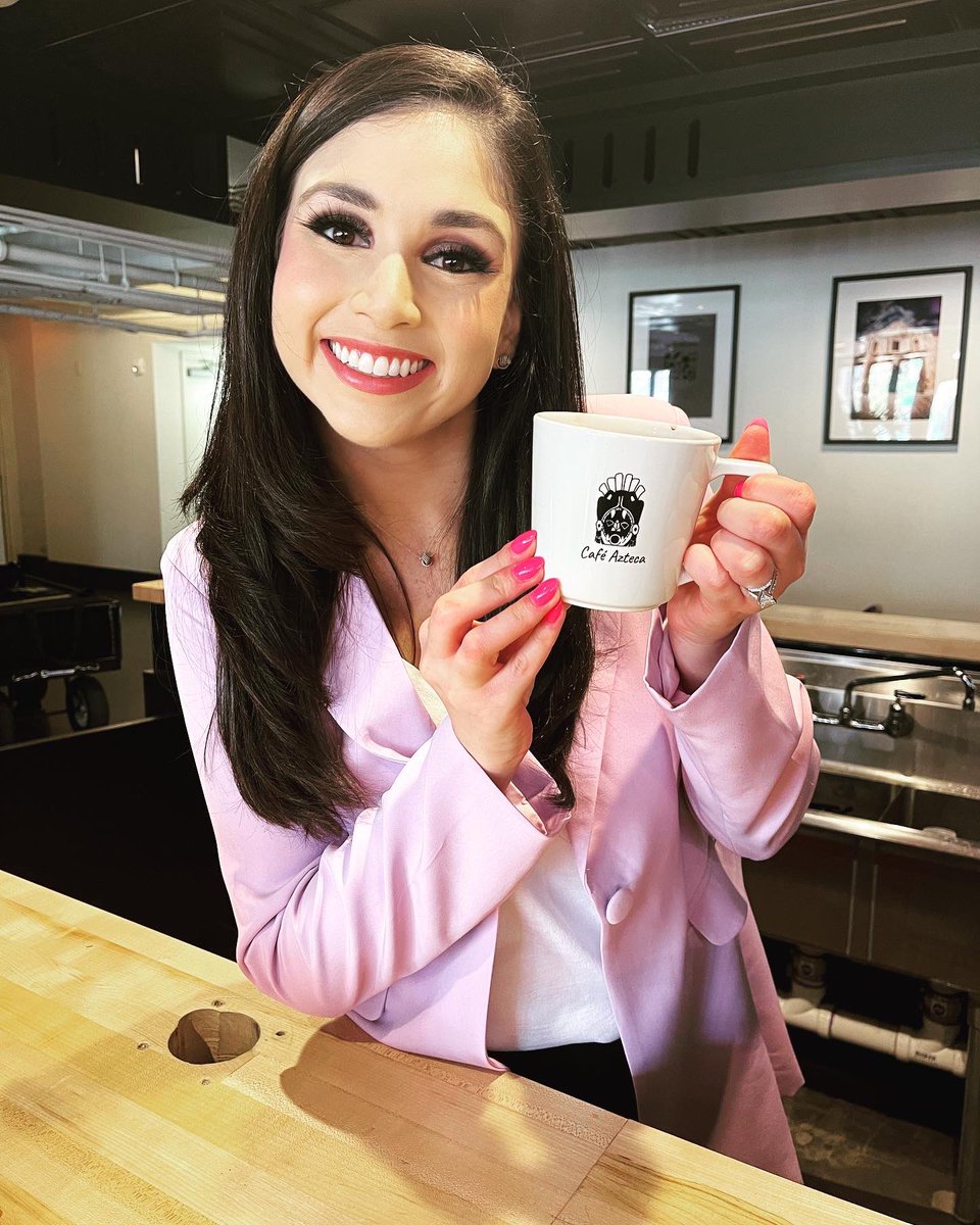 YOLO_TX's tweet photo. Cafecito and chill ☕️✨
• Showcasing coffees from all over Mexico, Cafe Azteca offers an authentic experience in the heart of San Antonio.
• Cafe Azteca is the perfect way to explore Mexico in a cup.
📺: @News4SA
#yolotx #yolotxinspired #cafeazteca #sanantonio https://t.co/fIEWvmWX6D