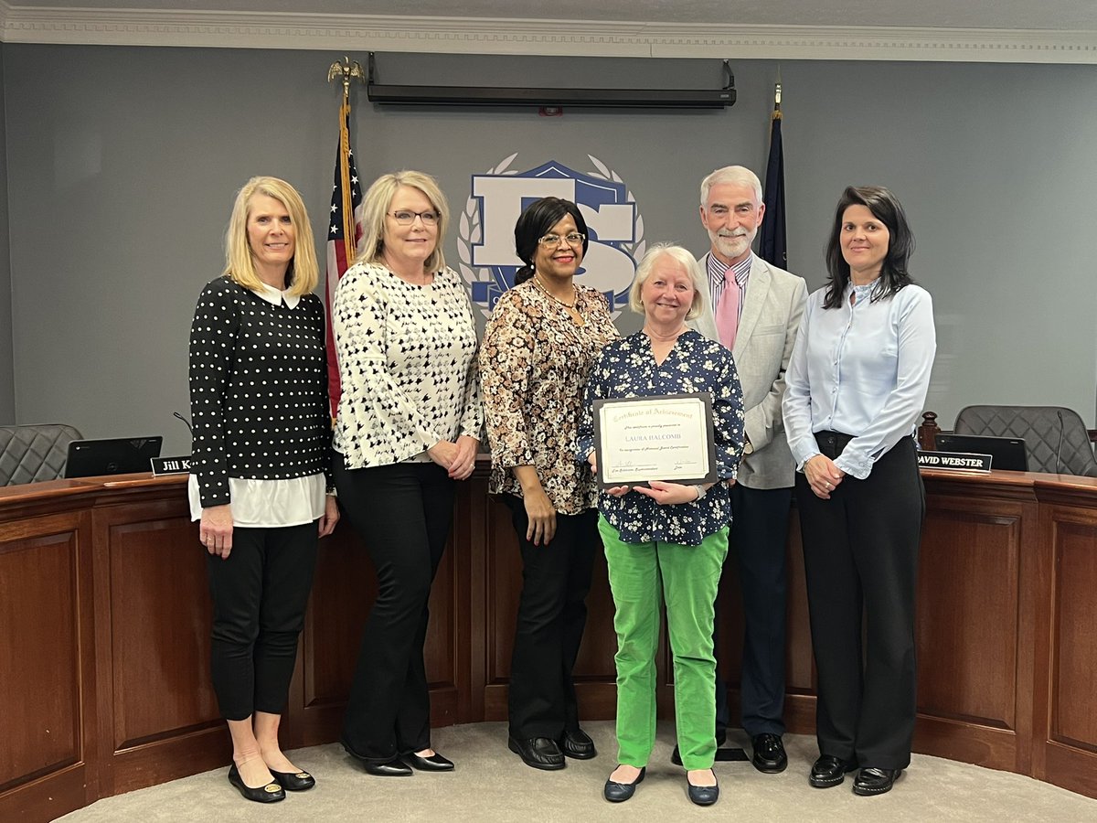 leann414's tweet photo. The Simpson County Board of Education recognizes Mrs. Halcomb for earning her National Board Certification.  @FS_Schools is blessed with many dedicated teachers! @ShelinaSmith @tim_schlosser @mbarnum7 https://t.co/Bw48wCX4ny