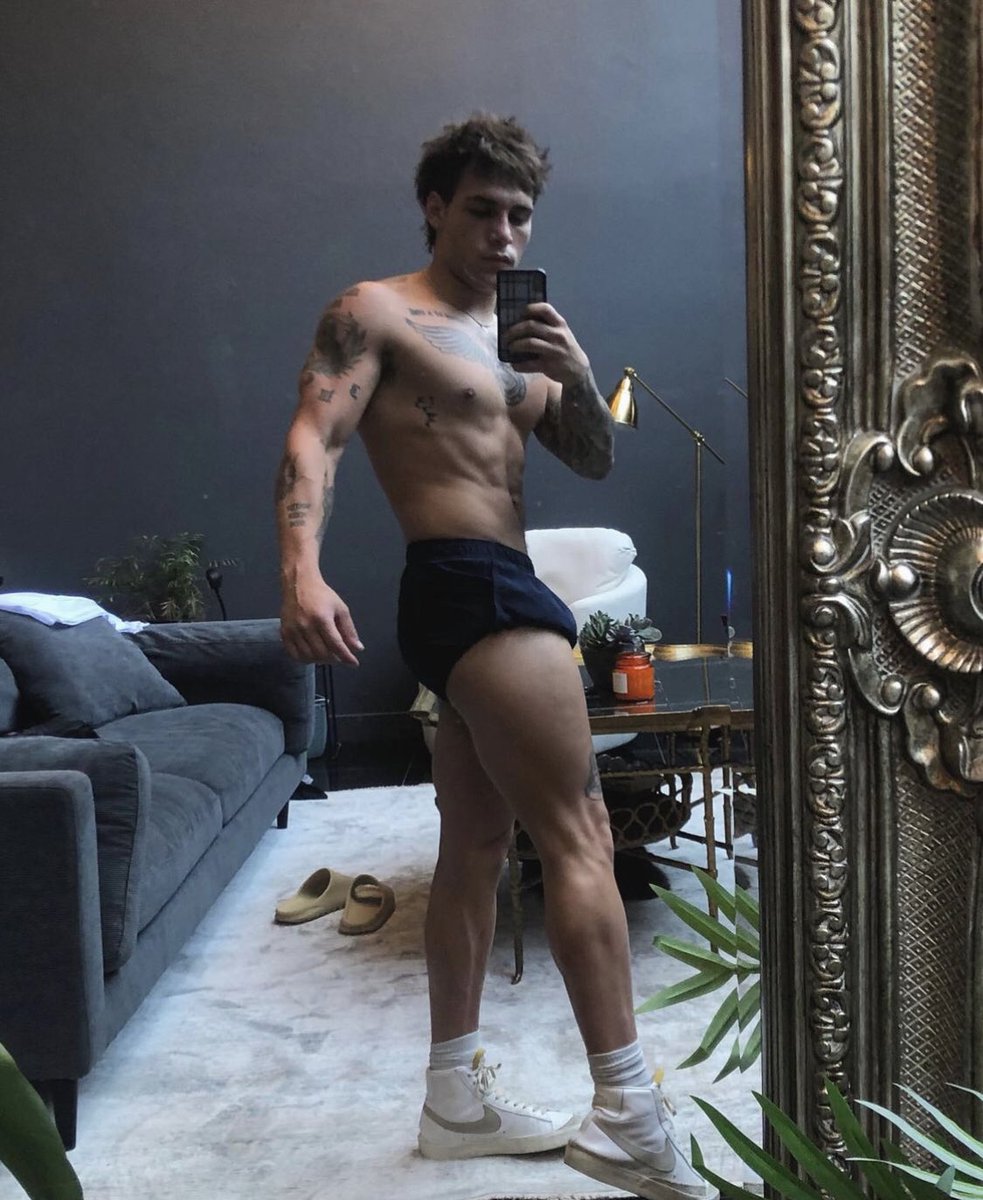 PRPRINCEJON's tweet photo. Completely drunk out of my mind, can’t find my shirt nor pants. Can someone help me locate my items? #STPA33YSDAY #33BCONTENT #33BLMS #REPOST https://t.co/3oSMEhgcIk