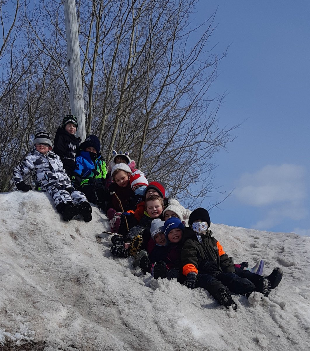Awesome St. Paddy's Day spirit &amp; of course some outdoor fun on this beautiful March day! #Kindergarten #StPatricksDay #outdoorplay <a href="/Elwoodelementar/">Elwood Elementary</a> <a href="/NLESDCA/">NLESD</a>