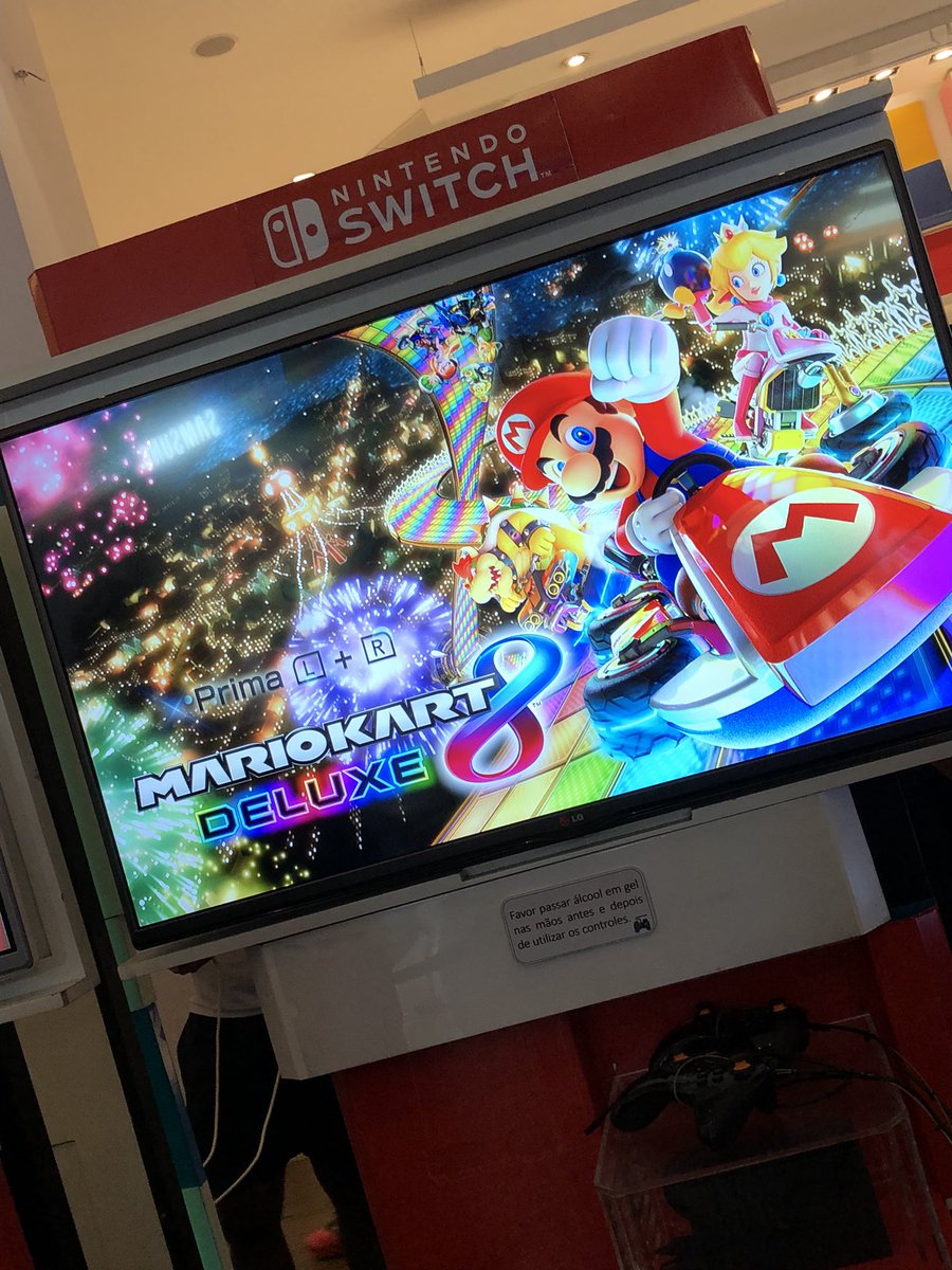 Bulissez's tweet photo. Fui participar de um campeonato amigável de Mario Kart no shopping aqui perto e estou voltando pra casa humilhado. Kkk #MKFun https://t.co/21UvzINU0l
