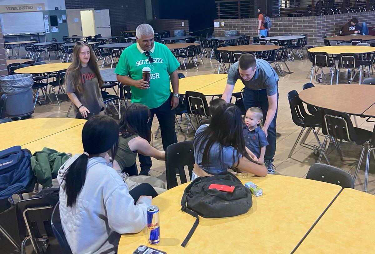 Today Governing Board President Trey Terry visited Verrado High School with his two young sons to check on the well-being of students and staff. 

abc15.com/news/region-we…