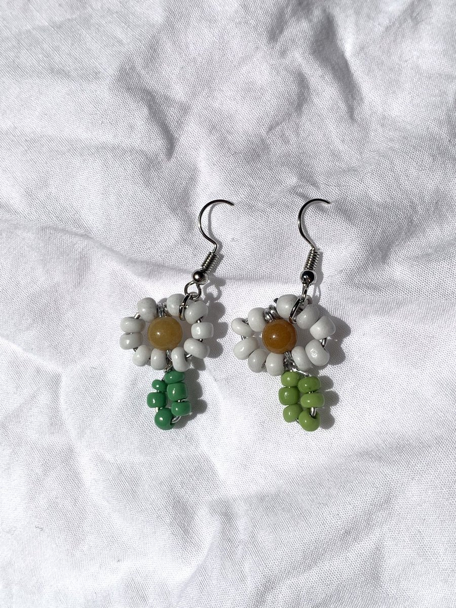 melaney_chavez's tweet photo. someone buy my earrings please they’re so cute https://t.co/lqoBpgI69d
