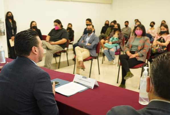 salazaraloh's tweet photo. Ayer participe del Conversatorio "Iniciación a la investigación".
Que gusto volver a la #FCPyRI #UANL y coincidir con grandes amigos y académicos de #LACOP https://t.co/MT1dnziacp