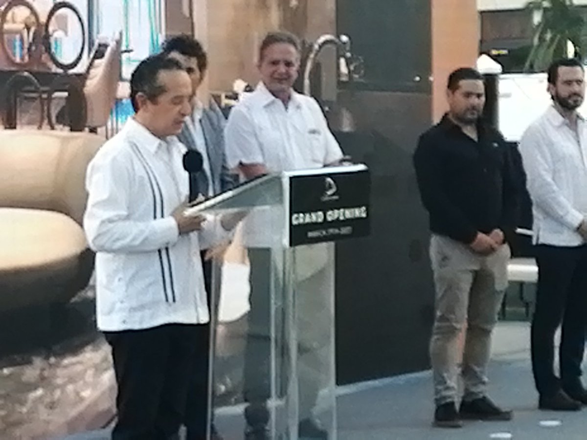 espinosapaco's tweet photo. Con la presencia del gobernador Carlos Joaquín González inauguran Shark Tower Puerto Cancún, el edificio más icónico de #Cancún
#Luximia 
#sharktower 
@LuximiaMx https://t.co/0AQ0rRZPqU