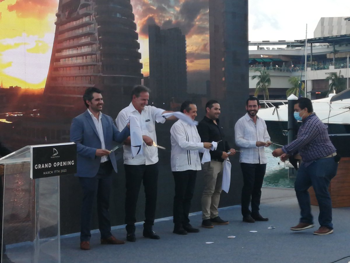 espinosapaco's tweet photo. Con la presencia del gobernador Carlos Joaquín González inauguran Shark Tower Puerto Cancún, el edificio más icónico de #Cancún
#Luximia 
#sharktower 
@LuximiaMx https://t.co/0AQ0rRZPqU