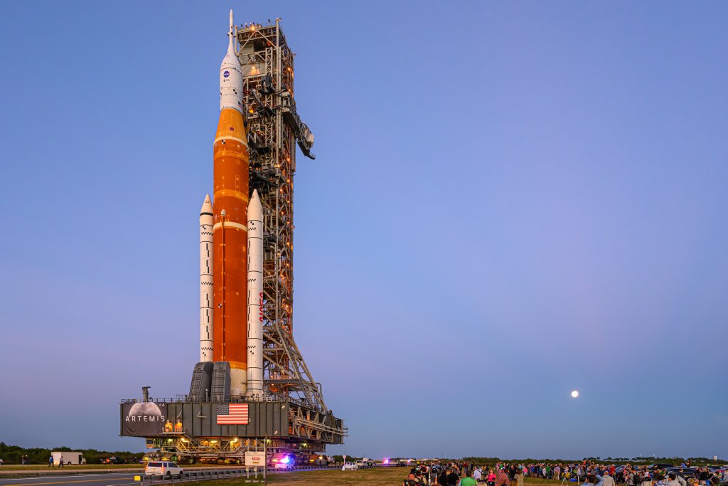 johnkrausphotos's tweet photo. With the full moon rising as a backdrop, NASA’s Space Launch System rocket heads to Launch Complex 39B for its wet dress rehearsal fueling test ahead of the Artemis I mission.

History. https://t.co/Em2HMw17PR