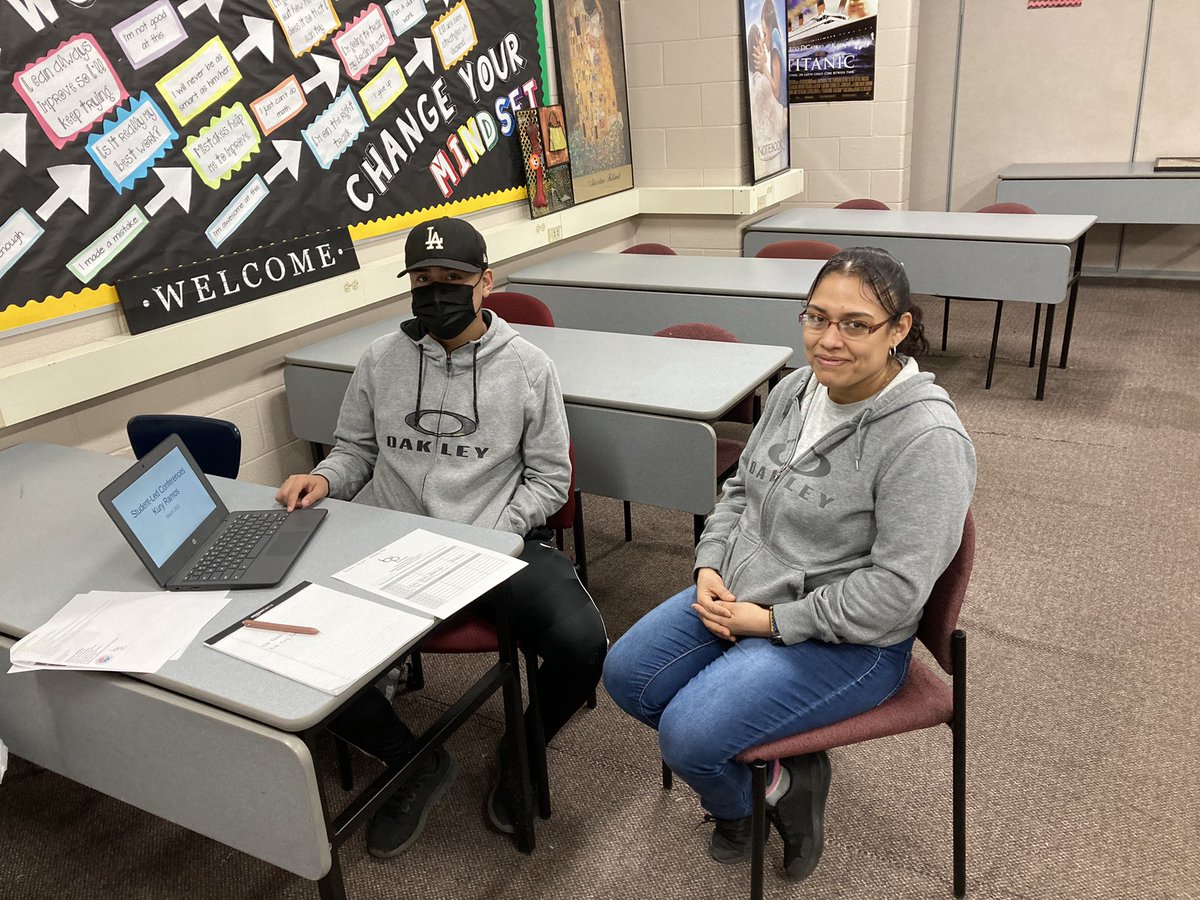 ScbigPicture's tweet photo. Great day and night for @ScbigPicture Spring Student Led Conferences @shelbycountysch!! So exciting to hear about their growth and next steps!!
#profileofagraduate
#realwork
#myfuture
@Nina9yo 
@dcdlong89 
@CoachLavertu https://t.co/N4PiMkOaar