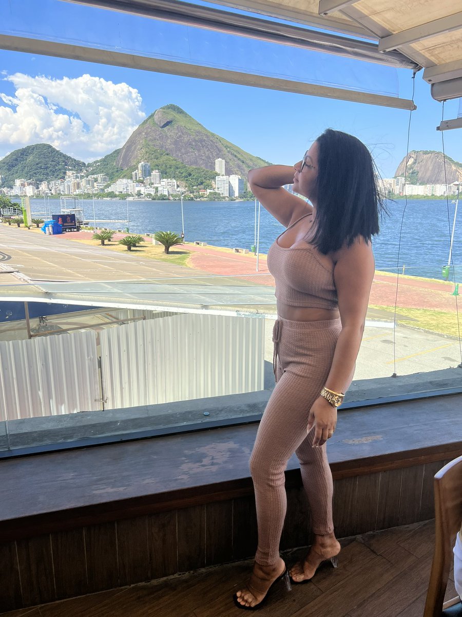Coisas melhores te esperam ali na frente 🍃🍃só creia🦋🤎