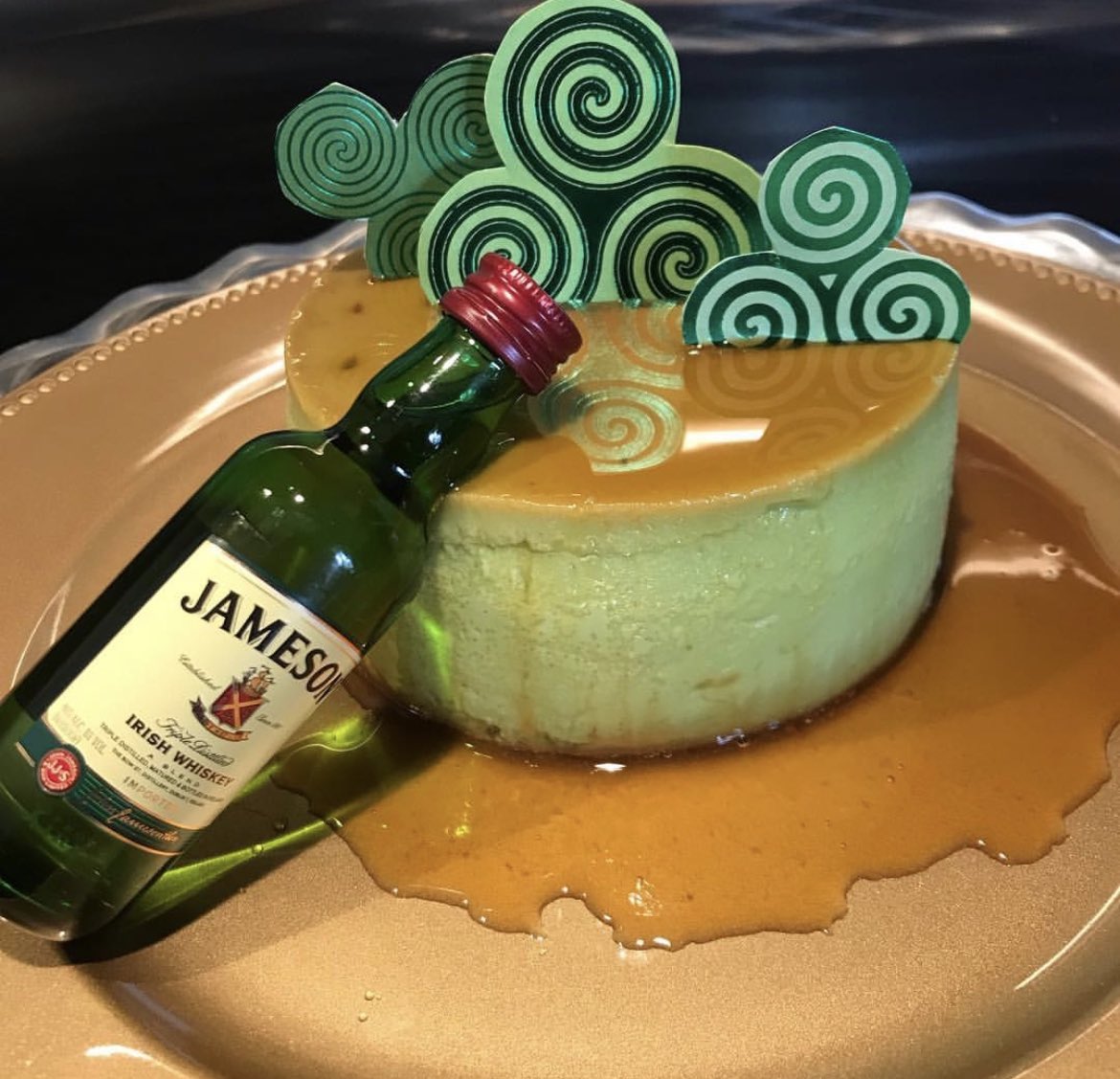 2 Cuban Girls tweet media