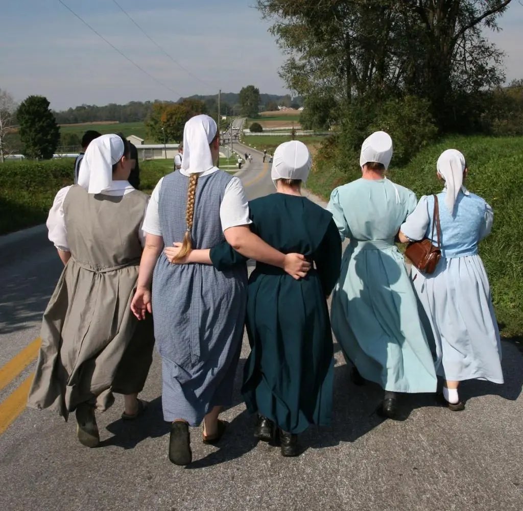 EAmaduni's tweet photo. Our #Hutterite and #Mennonite neighbours in Calgary, Alberta. 😊🇨🇦 #Locals #Canada #amish https://t.co/5B2FBwaefG