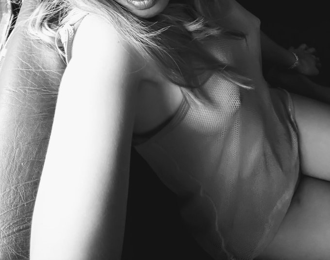&iquest;Recuerdas cuando te uniste a Twitter? &iexcl;Yo s&iacute;! #MiAniversarioDeTwitter #NSFW #sexy #selfshot #ass #sexting<a href="/tag/lingerie"class="tags"><span>#lingerie</span></a><a href="/tag/booty"class="tags"><span>#booty</span></a><a href="/tag/sexy"class="tags"><span>#sexy</span></a><a href="/tag/teen"class="tags"><span>#teen</span></a><a href="/tag/panties"class="tags"><span>#panties</span></a><a href="/tag/ass"class="tags"><span>#ass</span></a><a href="/tag/horny"class="tags"><span>#horny</span></a>