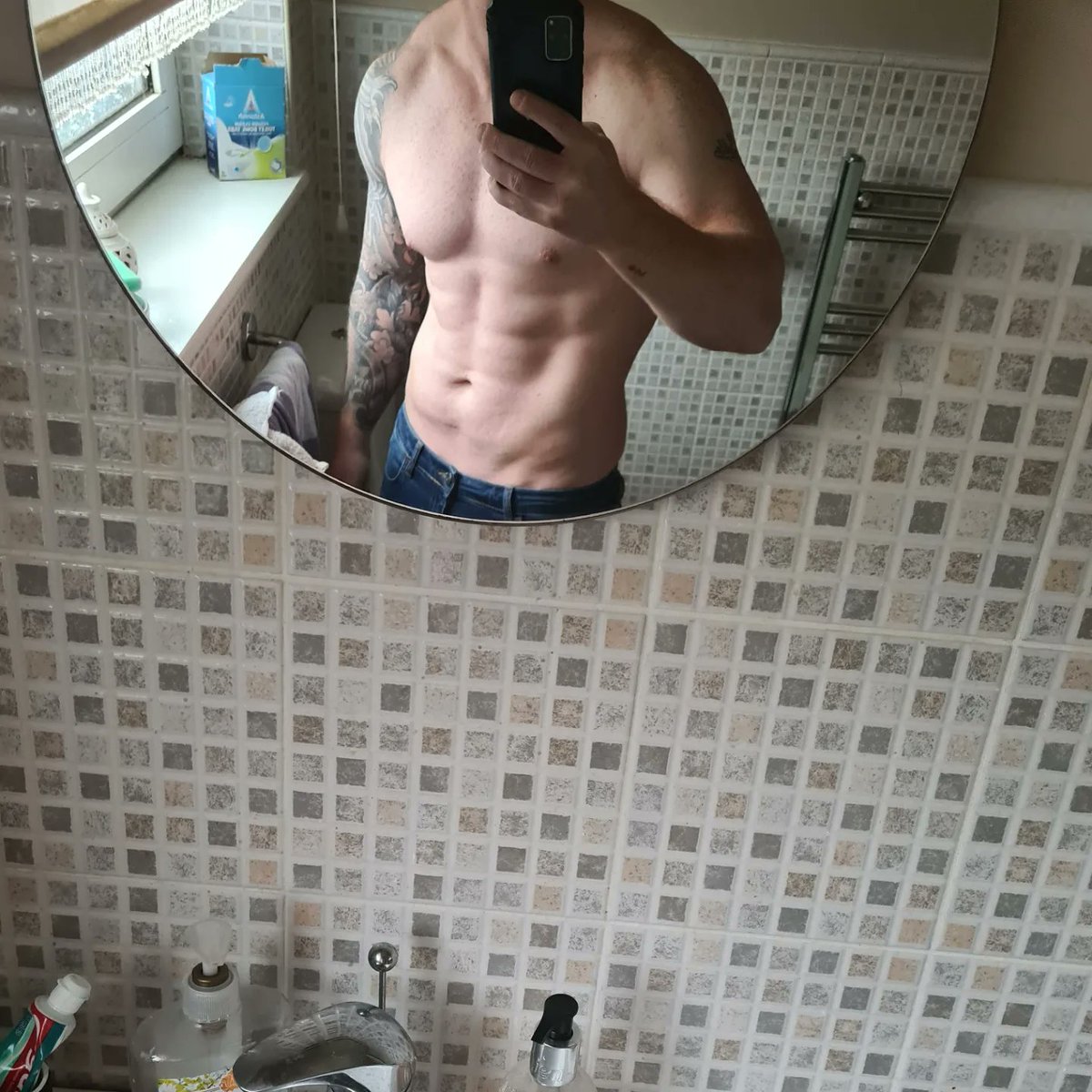 JayFooIs's tweet photo. Month 3! We still grinding! 6 more weeks to go!! https://t.co/hmcsKlYxPI