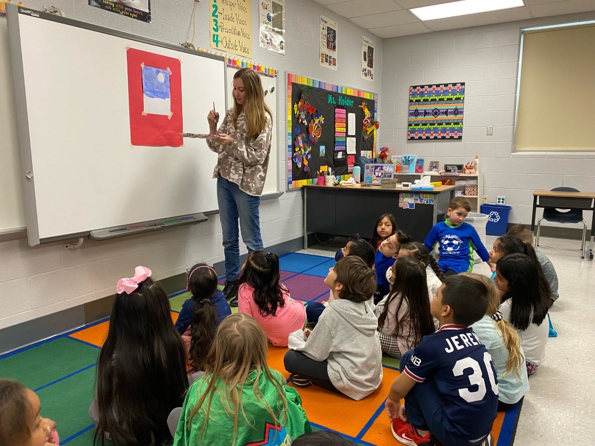 ScbigPicture's tweet photo. Check out Sophomore @ScbigPicture Scholar Miss Lilly Kokoski leading Art @tigernewsSCPS!!
#realworldlearning 
#passion
@Nina9yo 
@dcdlong89 
@CoachLavertu https://t.co/CZQinqP5kN