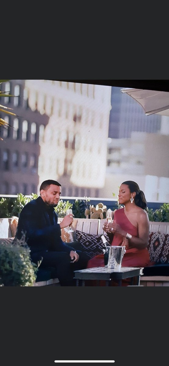 WillDaNigga's tweet photo. Sitting there smiling &amp; shit, tell her how you threw them kids off that balcony! https://t.co/WMUZlYHdXS