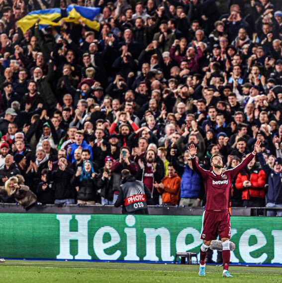 AlexSmith_123's tweet photo. David Moyes: “I've heard we're really massive and tonight we were."

My manager is right ❤️⚒🥳 https://t.co/59GFZZNbkb