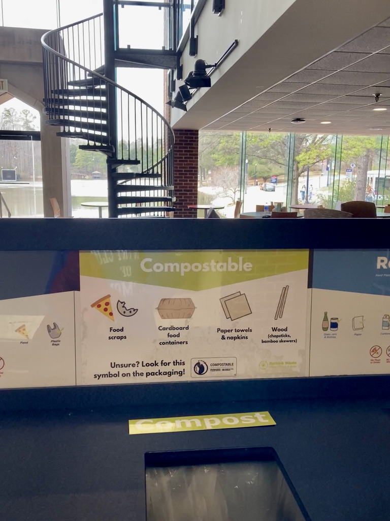 BeAGreenSpider's tweet image. Composting is a great way to help reduce waste on and off campus!
 
University of Richmond offers composting at most dining locations, and we continue to add more compositing opportunities for our campus community

 Do you know what you can and cannot composted? Swipe to see!