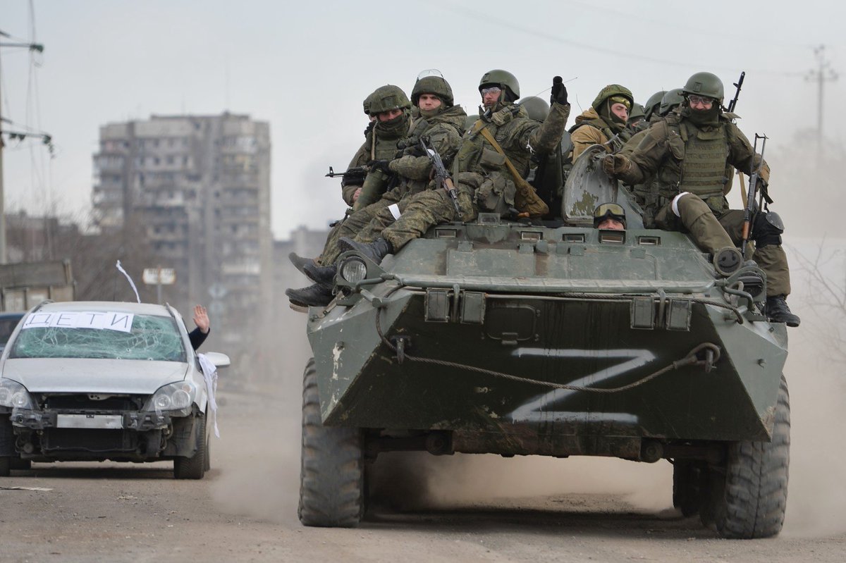 RALee85's tweet photo. Russian troops in Mariupol. 2/
Photos: Виктор Антонюк
https://t.co/4dOEE1afsz https://t.co/xrAti2nEmx