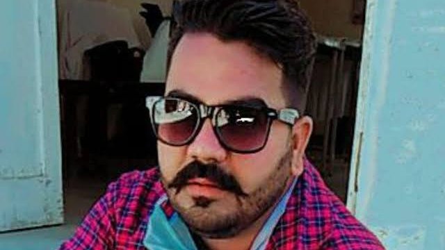SurajKrBauddh's tweet photo. मूंछ रखने पर जितेंद्र की निर्मम हत्या कर दी गई। उनका परिवार खून के आंसू बहा रहा है और हमारा समाज नशे में होली मना रहा है। मन विचलित है।

हमारी मूंछ से तुम्हारी पूंछ में आग क्यों लगती है? https://t.co/FvJo6pbSuC