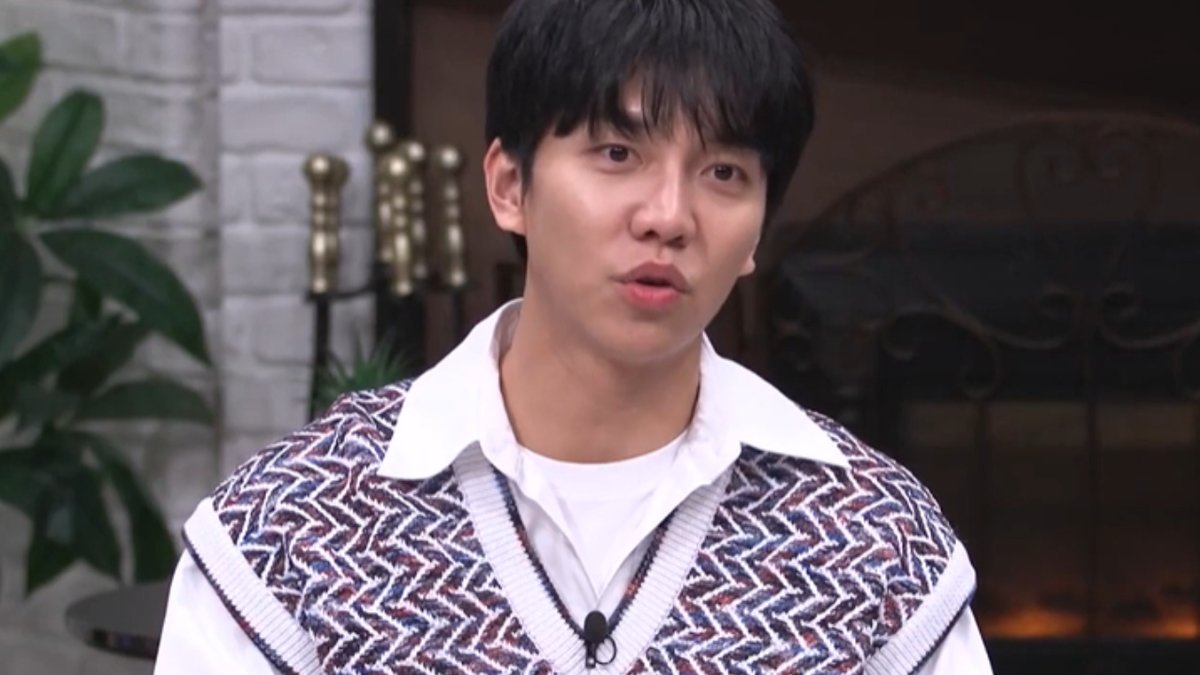#LeeSeungGi revealed that his younger sister, who went to an Ivy League university, once shared that she felt like she was his shadow. #이승기 

▶news.sbs.co.kr/news/endPage.d…