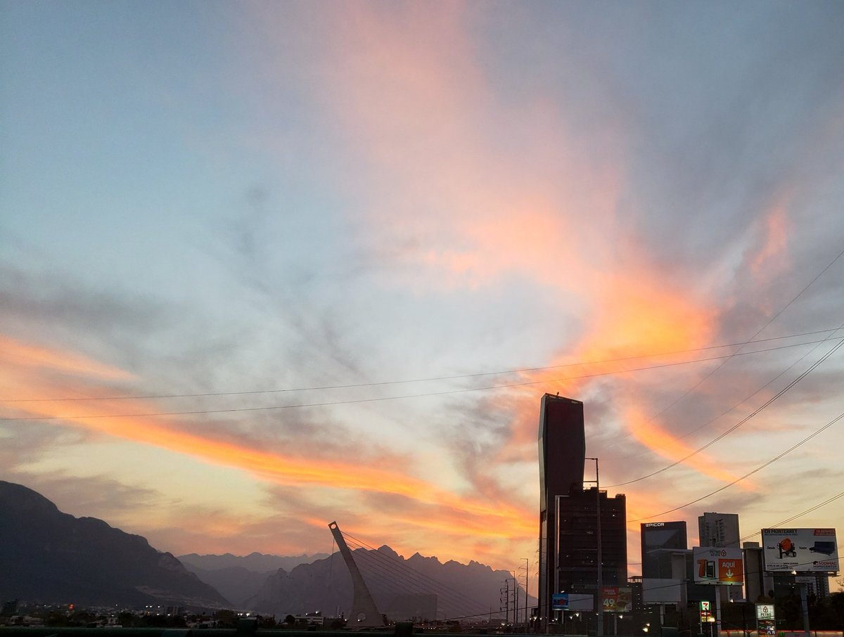 juanrrv_'s tweet photo. Goodbye Mr. Golden sun🌄 https://t.co/2uRzPX6jQb