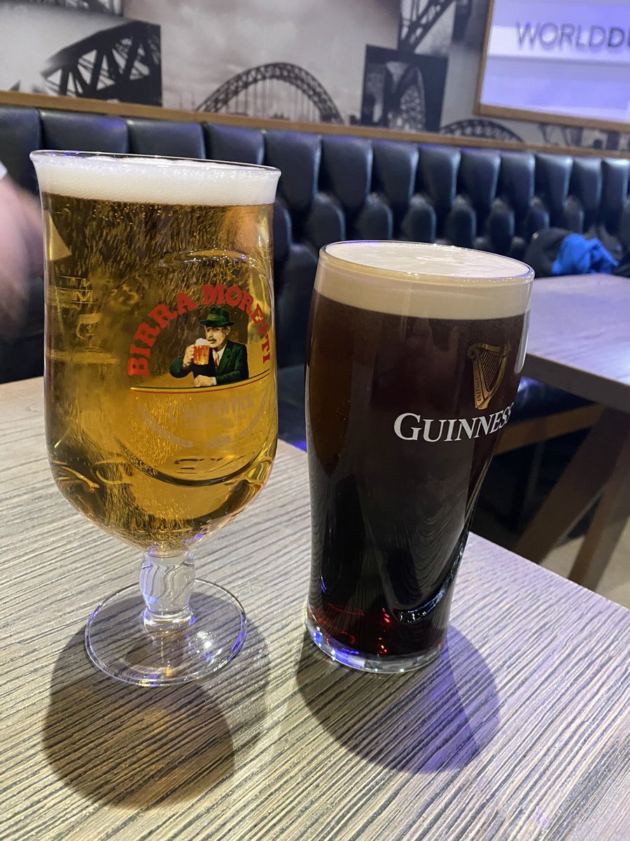 sdtopping's tweet photo. 5am pint. #paris #Rugby https://t.co/IGGLt1HG1u
