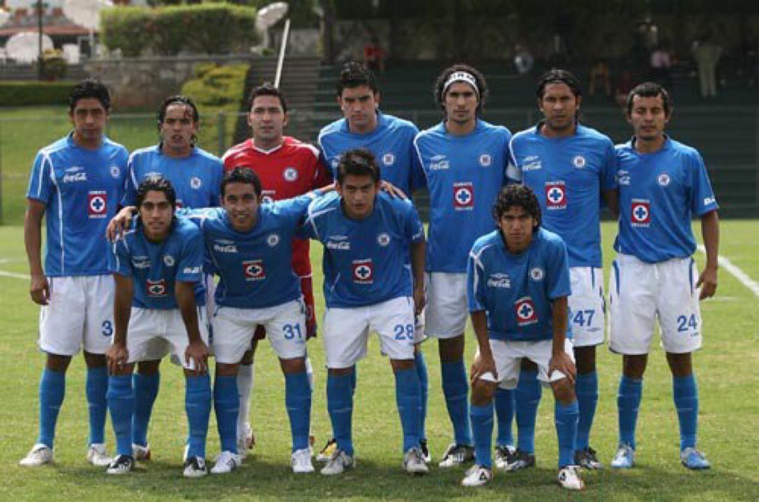 AllamBello13's tweet photo. Casi nada 😜🚂@CruzAzul  como te extraño 💙❤️⚽️ https://t.co/mTl0eLEeN1