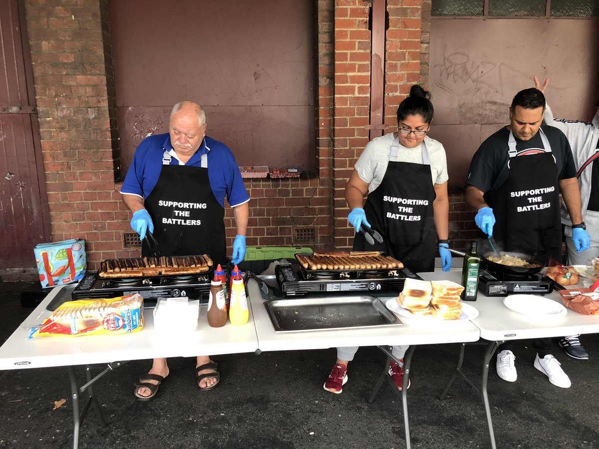 dan_akis's tweet photo. Another huge night down at the Vic mkt comforting our friends. Thanks to all sponsors and volunteers efforts and donations!
#supportingthebattlers https://t.co/FPons0Rr5z