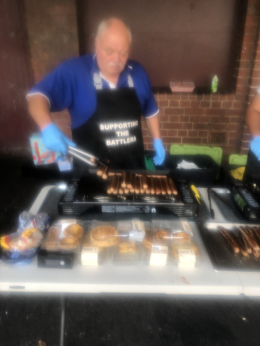 dan_akis's tweet photo. Another huge night down at the Vic mkt comforting our friends. Thanks to all sponsors and volunteers efforts and donations!
#supportingthebattlers https://t.co/FPons0Rr5z