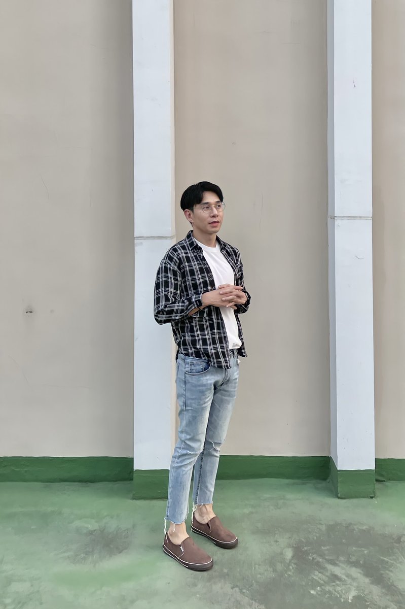 kawinpt's tweet photo. Idea ลุค casual ไปเที่ยววันหยุดชิวๆ จะใส่ขาสั้น หรือขายาว กางเกงยีนส์หรือชิโน ก็สามารถแมทช์กับรองเท้า gambol สีน้าตาลคู่นี้ได้หมด และที่สําคัญเท่ด้วย ไปตํากันเร็ว เค้ามีสีให้เลือกตั้ง 8 สีราแค่ 299 บาทเท่านั้นน! https://t.co/gjMRpCHxsB
#คิดไม่ออกส่องLazadaMenFashion https://t.co/sWQ3r6D6Dg