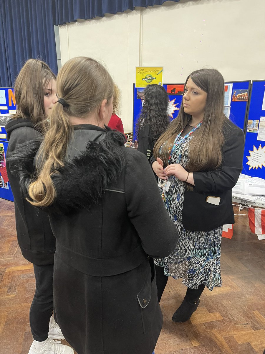 Our #outstanding teachers informing our #year9 pupils about #options for #keystage4 @StewardsAcademy. Such a variety of subject choices based on our #students. From #ebac to #vocational. @Stewards_Head @yourharlow