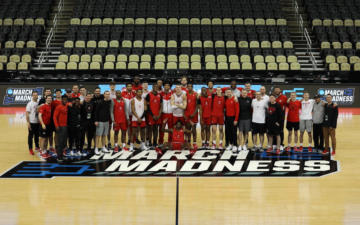 OhioStateHoops's tweet photo. Family.

#Team123 #MarchMadness https://t.co/1oWZqgeSlR