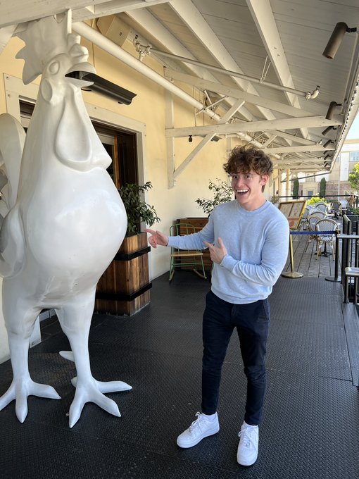 2 pic. Caption this photo https://t.co/RJPedW89qF
