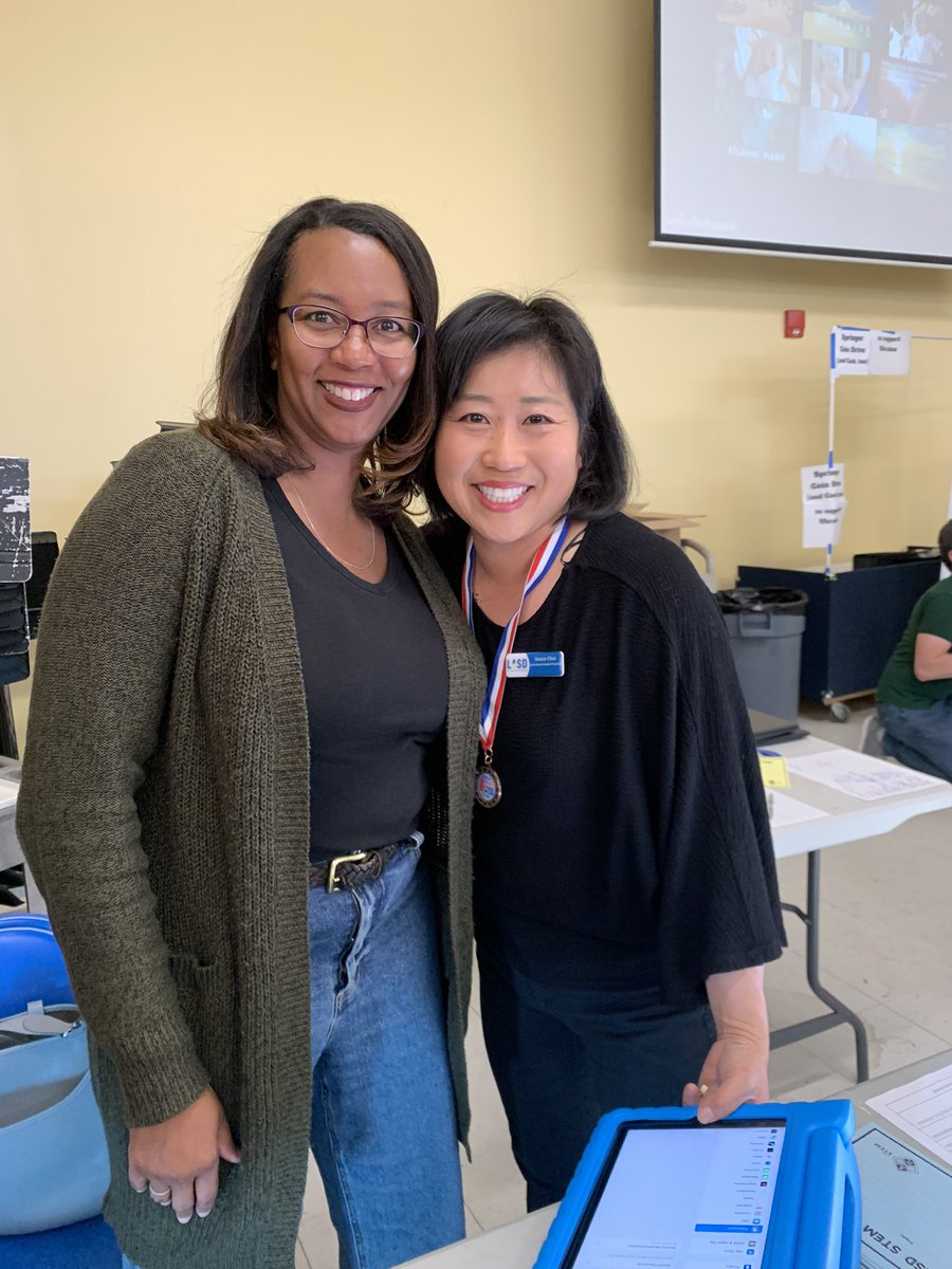 kwilson_klw's tweet photo. Ss @springerstinger participate in the #LASDSTEM Expo. So many incredible projects!  Thank you Grace and Jaime for organizing an amazing event and @LAEFOnline for supporting our program. https://t.co/SRRbBpXV2B