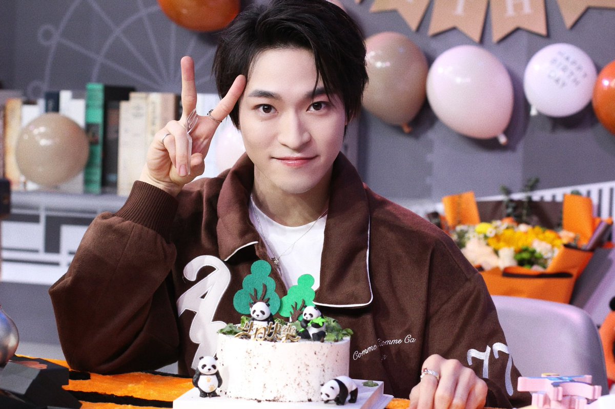 qin_claus's tweet photo. #Santa_worldchampion
#Santa_handsome
#Santa_dancingking
#UNOSANTA #DefendSanta 
#SANTA_INTO1 #SANTA 
#INTO1Santa #INTO1赞多
#赞多 #賛多 #サンタ 
🎂あなたの願いが叶いますように🙏 https://t.co/XOtcXDxQh6